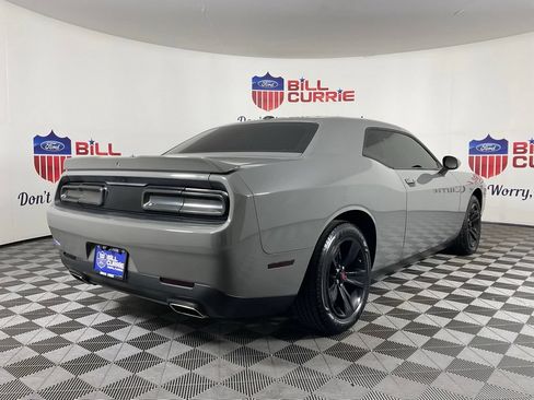 Used 2019 Dodge Challenger SXT RWD image 3