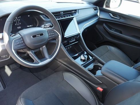 New 2025 Jeep Grand Cherokee L Altitude image 15