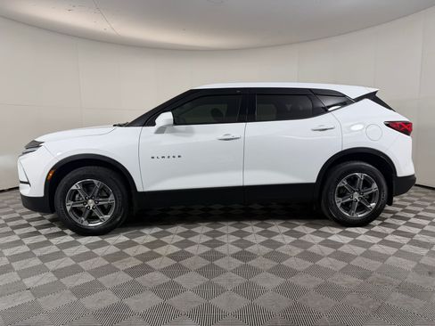 Used 2024 Chevrolet Blazer LT AWD/4WD image 2