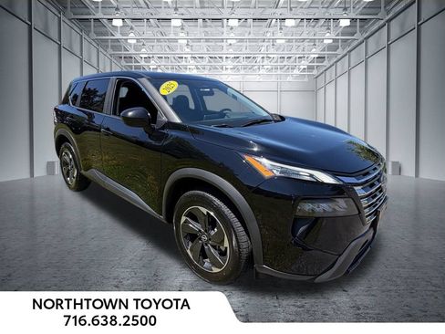 Used 2025 Nissan Rogue SV AWD/4WD image 3