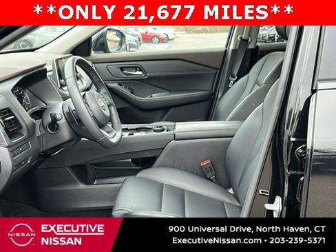 Certified 2022 Nissan Rogue SV w/ SV Premium Package image 9