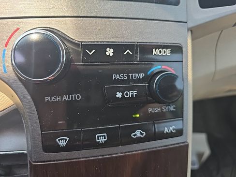 Used 2014 Toyota Venza LE AWD/4WD image 16