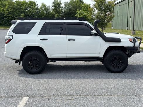 Used 2021 Toyota 4Runner Venture w/ Moonroof Package AWD/4WD image 2