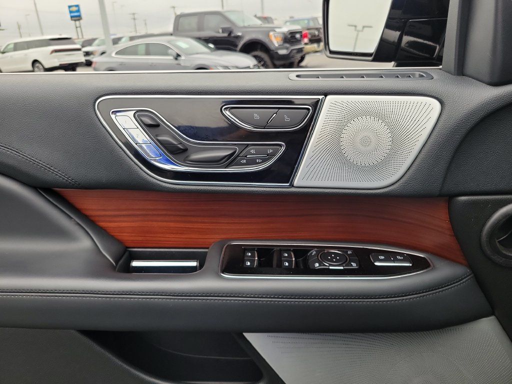 Certified 2023 Lincoln Navigator Reserve AWD/4WD image 20