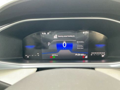 Used 2025 Volkswagen Taos SE image 18