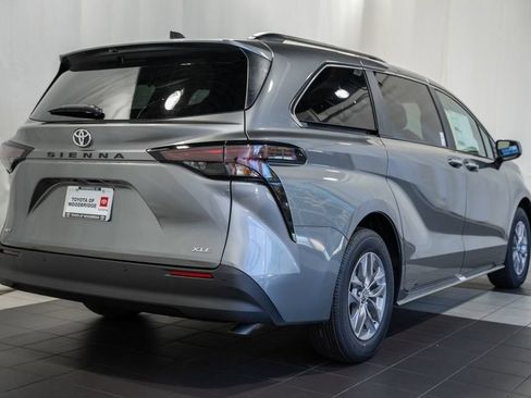 Used 2026 Toyota Sienna XLE FWD image 4