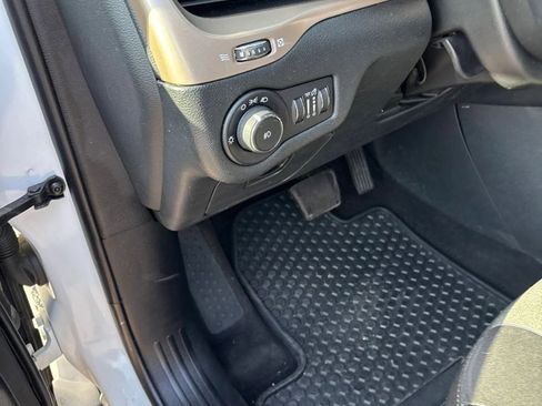 Used 2014 Jeep Cherokee Latitude w/ Cold Weather Group AWD/4WD image 35