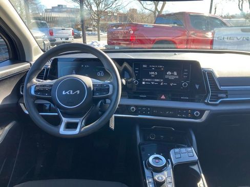 Used 2023 Kia Sportage LX image 11