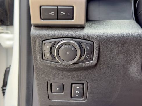 Used 2020 Ford F250 Platinum w/ FX4 Off-Road Package AWD/4WD image 32