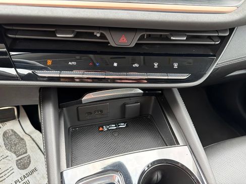 Certified 2025 Buick Envision Sport Touring AWD/4WD image 22