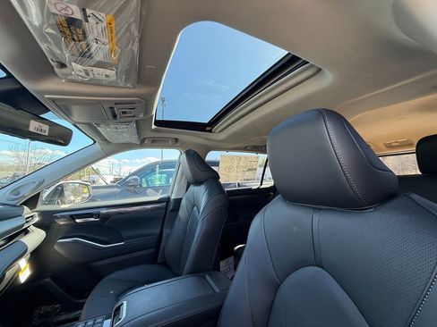 New 2026 Toyota Highlander Limited AWD/4WD image 9