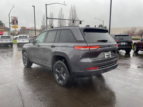 New 2025 Jeep Grand Cherokee Altitude image 3
