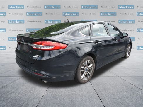 Used 2018 Ford Fusion SE w/ Fusion SE Technology Package FWD image 12