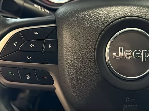 Used 2019 Jeep Cherokee Limited AWD/4WD image 31