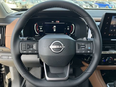 New 2026 Nissan Pathfinder Platinum image 9