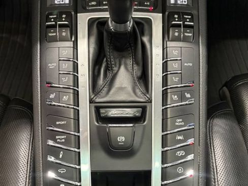 Used 2018 Porsche Macan GTS AWD/4WD image 18