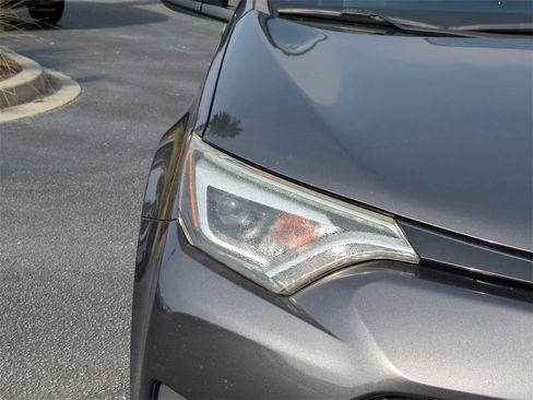 Used 2017 Toyota RAV4 SE image 11