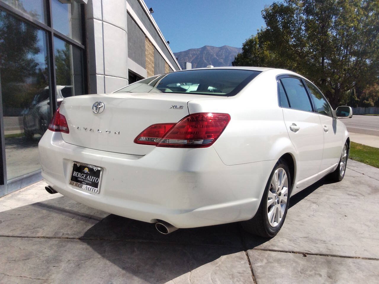 Used 2009 Toyota Avalon XLS FWD image 5