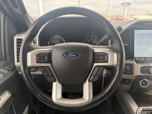 Used 2022 Ford F250 Lariat w/ Black Appearance Package image 22