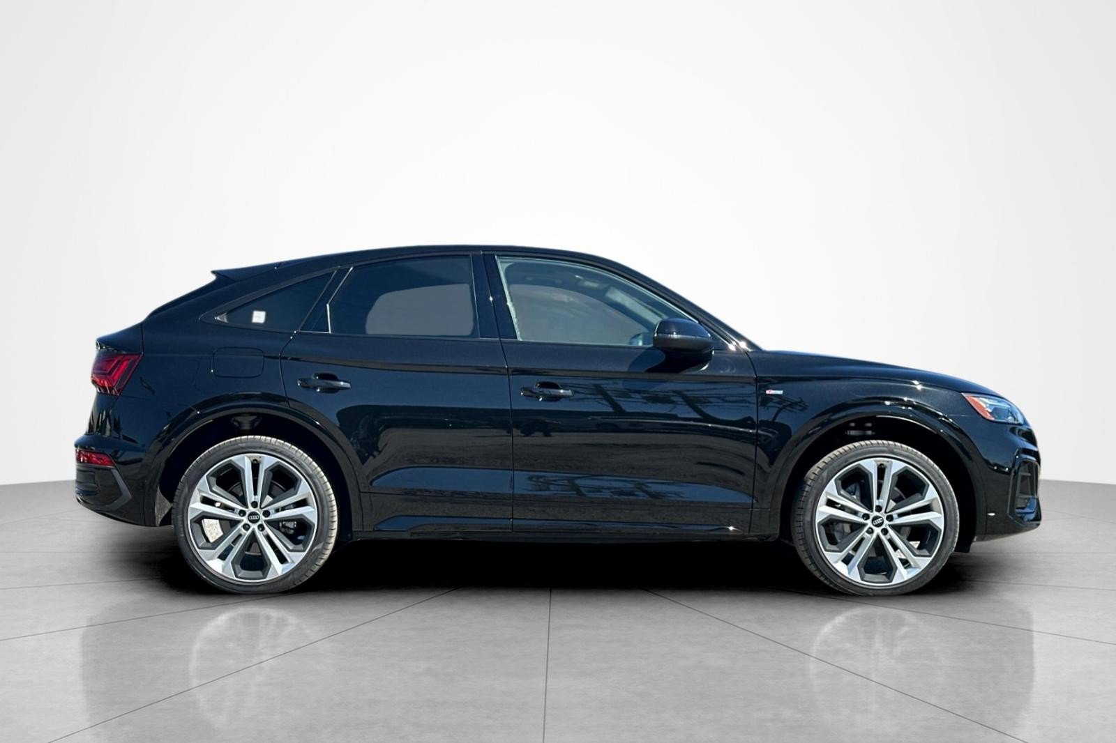 Used 2023 Audi Q5 2.0T Premium Plus w/ Premium Plus Package AWD/4WD image 6