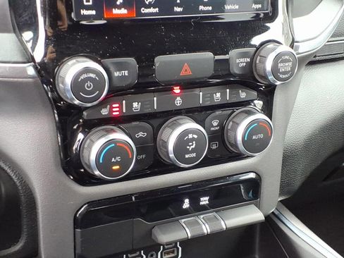 Used 2024 RAM 1500 Laramie AWD/4WD image 14