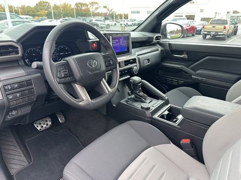 Used 2024 Toyota Tacoma TRD Sport image 25