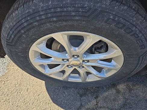 Used 2021 Chevrolet Equinox LT image 12