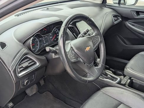 Used 2018 Chevrolet Cruze Premier image 12