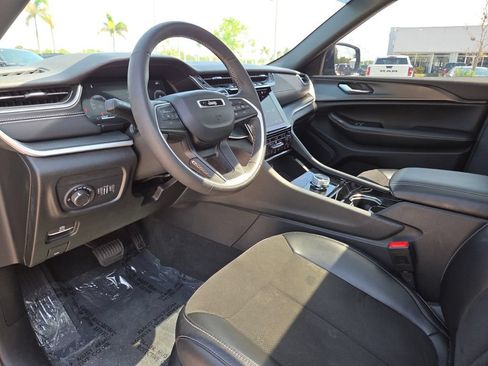 Used 2023 Jeep Grand Cherokee Altitude RWD image 29