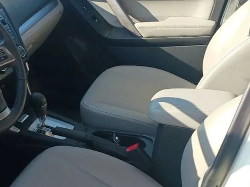Used 2015 Subaru Forester 2.5i Limited AWD/4WD image 8