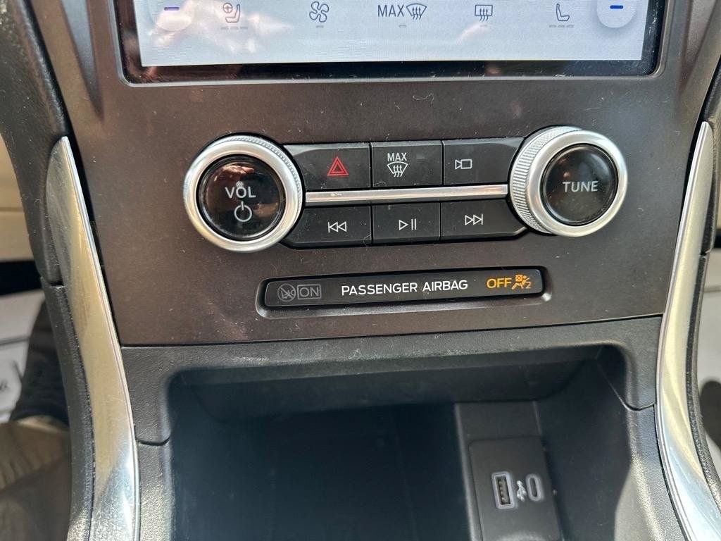 Used 2021 Ford Edge Titanium w/ Cargo Accessory Package AWD/4WD image 27