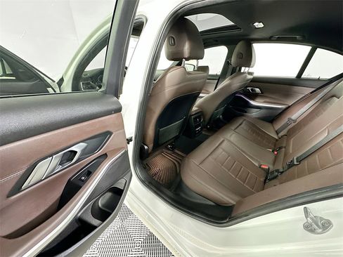 Used 2020 BMW 330i Sedan w/ Convenience Package image 17