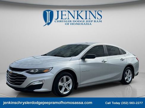 Used 2020 Chevrolet Malibu LS image 2
