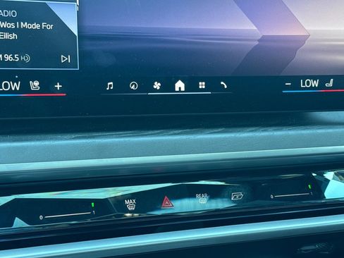 Used 2023 BMW 740i image 26