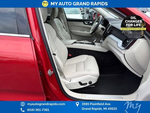 Used 2019 Volvo XC60 T6 Momentum w/ Protection Package Premier AWD/4WD image 24