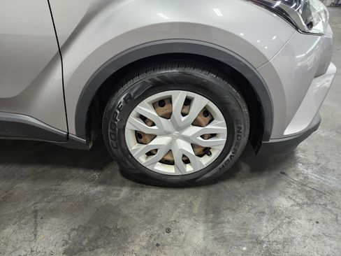 Used 2019 Toyota C-HR LE image 9