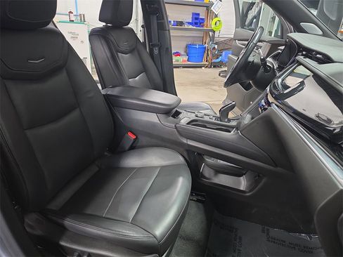 Used 2022 Cadillac XT6 Premium Luxury image 10