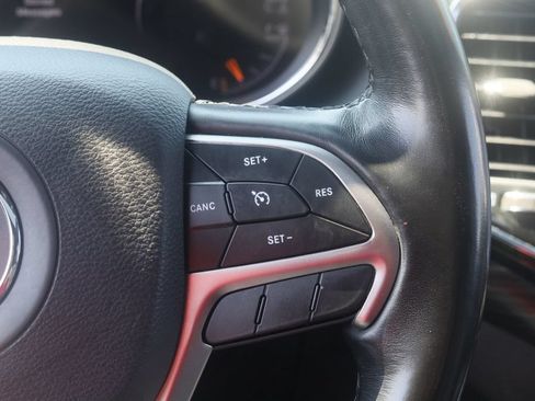 Used 2020 Jeep Grand Cherokee Altitude AWD/4WD image 9