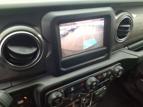 Used 2021 Jeep Wrangler Unlimited Sahara AWD/4WD image 17