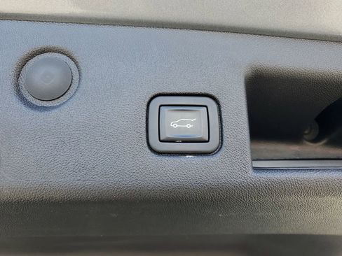 Certified 2024 Chevrolet Equinox Premier image 29