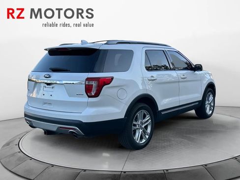 Used 2017 Ford Explorer XLT w/ Equipment Group 202A image 5