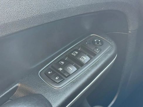 Used 2019 Chrysler 300 Touring RWD image 33