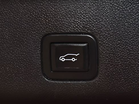 Used 2024 GMC Yukon SLT w/ SLT Premium Package AWD/4WD image 30