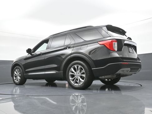 Used 2021 Ford Explorer XLT w/ Equipment Group 202A RWD image 30