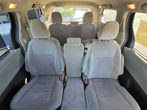 Used 2015 Toyota Sienna LE image 14