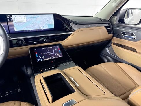 Used 2025 INFINITI QX80 Sensory AWD/4WD image 30