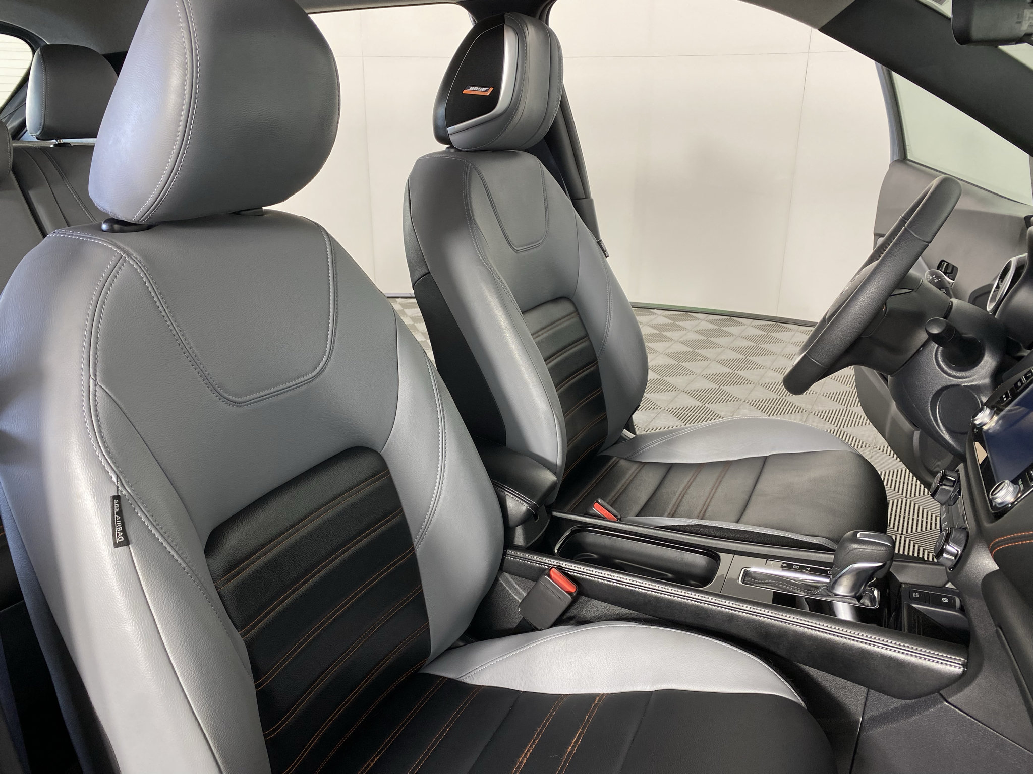 Used 2024 Nissan Kicks SR w/ SR Premium Package FWD image 14