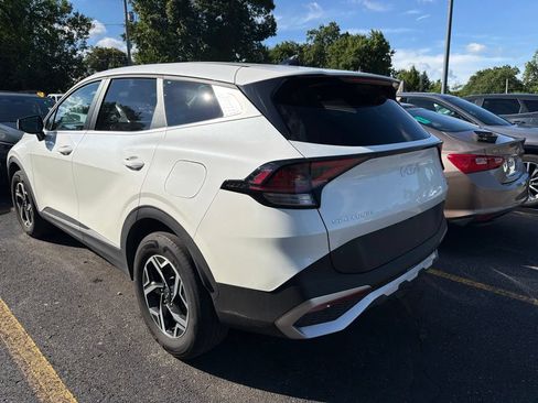 Used 2023 Kia Sportage LX AWD/4WD image 7