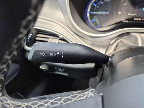 Used 2021 Chrysler Pacifica Touring-L w/ Uconnect Theater Family Group FWD image 27