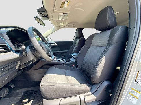Used 2024 Mitsubishi Outlander ES FWD image 21